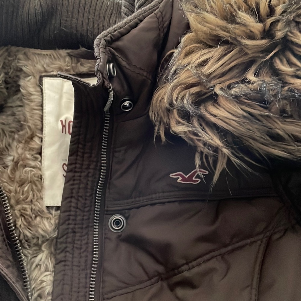 Hollister Brown puffer jacket size Small